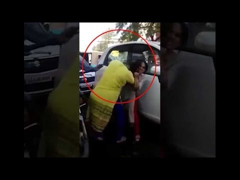Surat Women fight on the streets , video goes viral